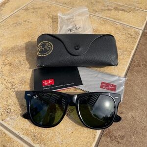 SOLD Ray-Ban RB2140 Original Wayfarer Black Frame Polarized Green Lens Unisex
